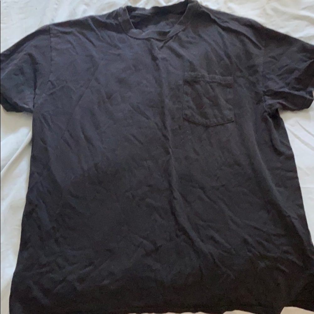 Black tee shirt from hanes
